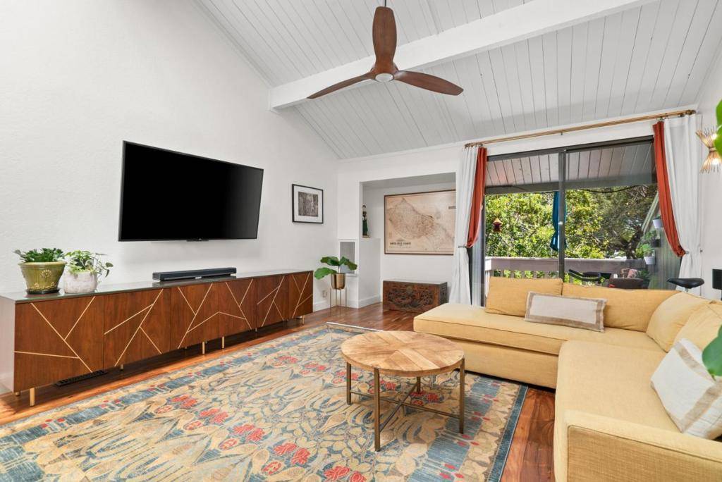 Santa Cruz, CA 95060,102 Tree Frog LN