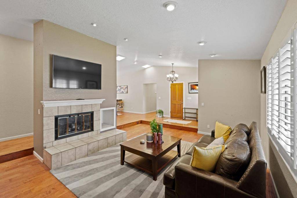 Monterey, CA 93940,7 Antelope LN