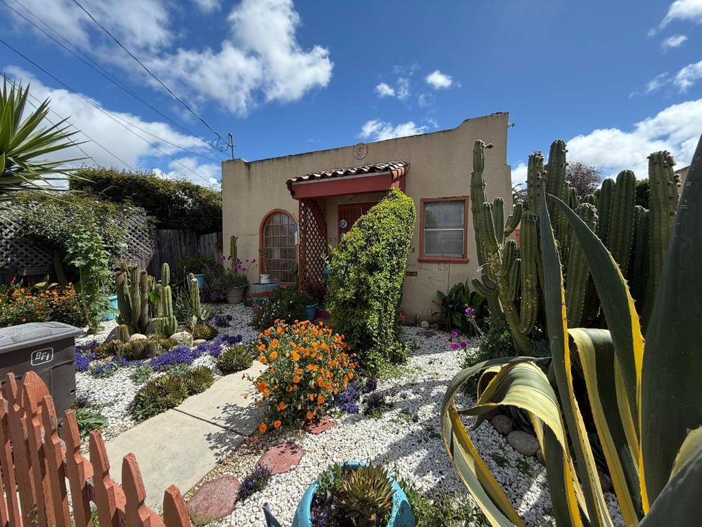 Salinas, CA 93901,65 Buena Vista ST