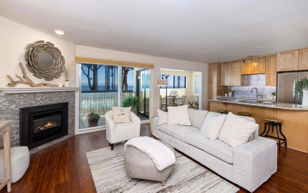 Capitola, CA 95010,825 Balboa AVE #104