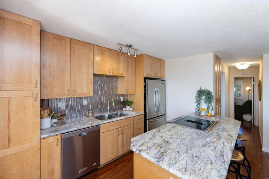 Capitola, CA 95010,825 Balboa AVE #104