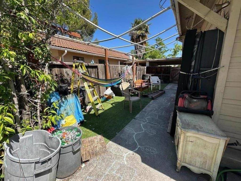Mountain View, CA 94043,1901 W Middlefield RD