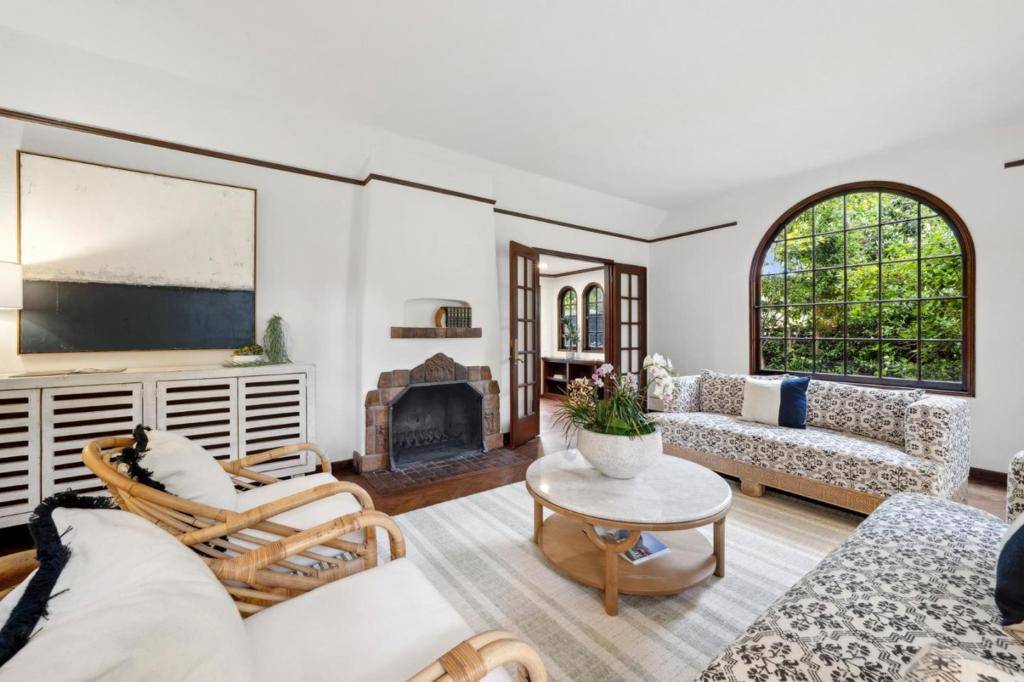 Palo Alto, CA 94301,1875 Middlefield RD