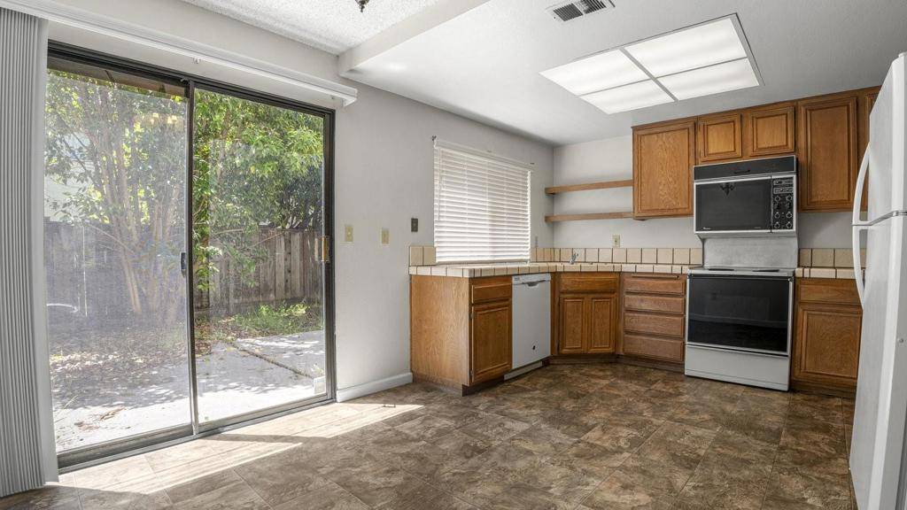 Sunnyvale, CA 94085,622 N Ahwanee TER