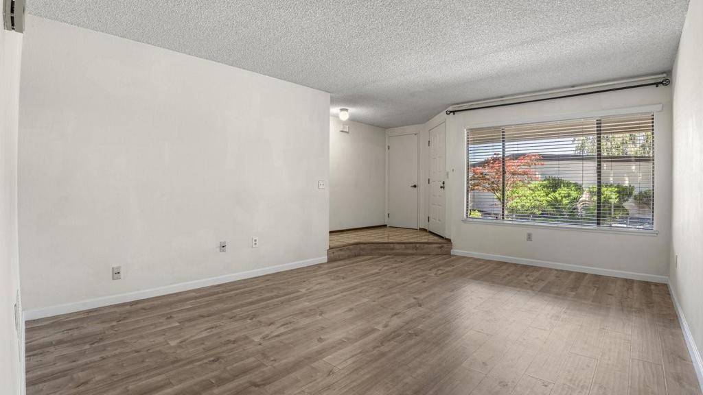 Sunnyvale, CA 94085,622 N Ahwanee TER