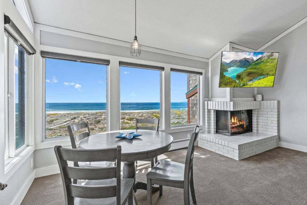 Moss Landing, CA 95039,116 Monterey Dunes WAY
