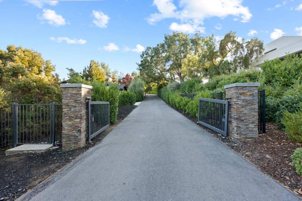 Los Altos Hills, CA 94022,26960 Orchard Hill LN