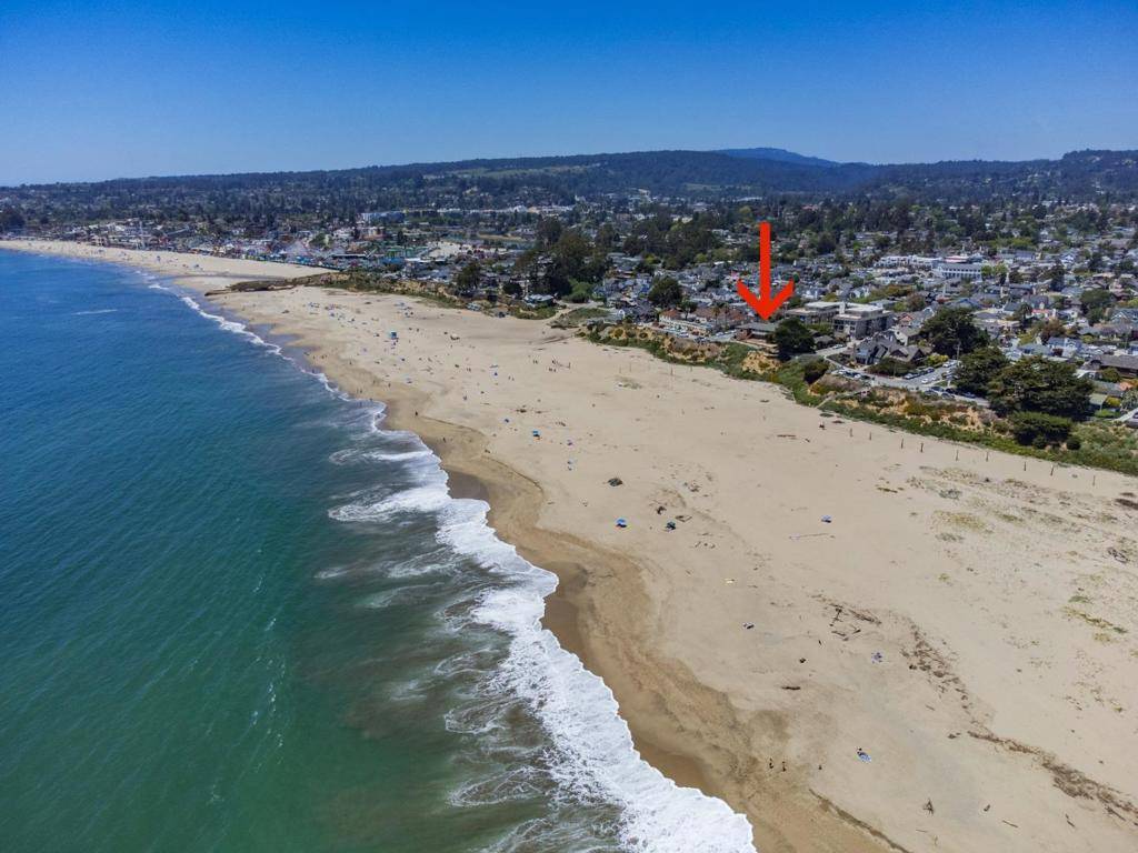 Santa Cruz, CA 95062,1703 East Cliff DR