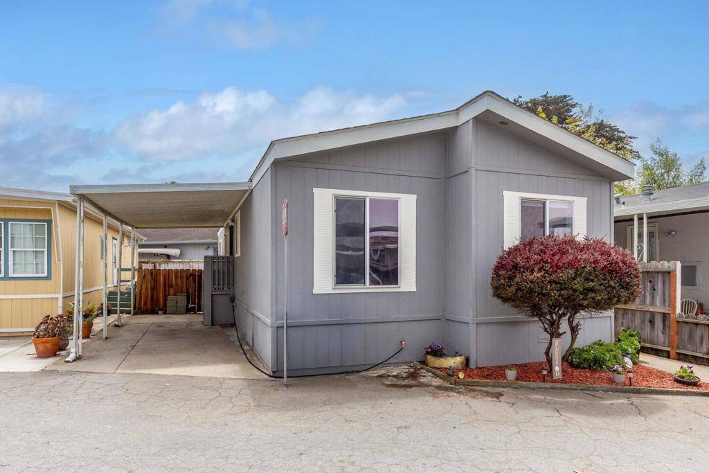 Marina, CA 93933,3320 Del Monte BLVD
