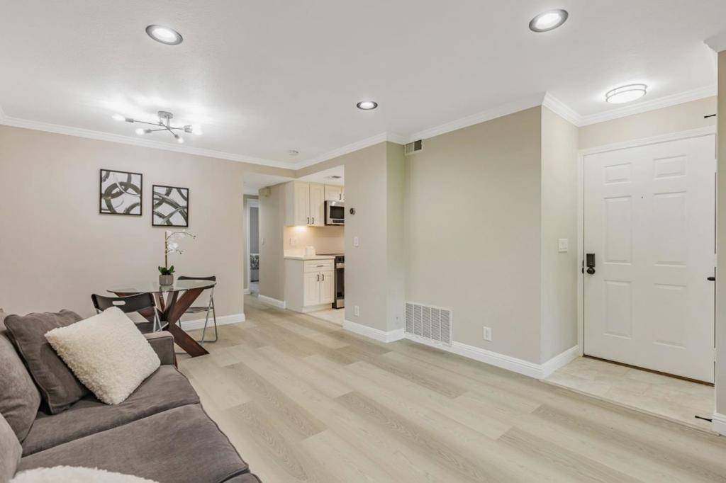 Sunnyvale, CA 94086,891 W California AVE #M