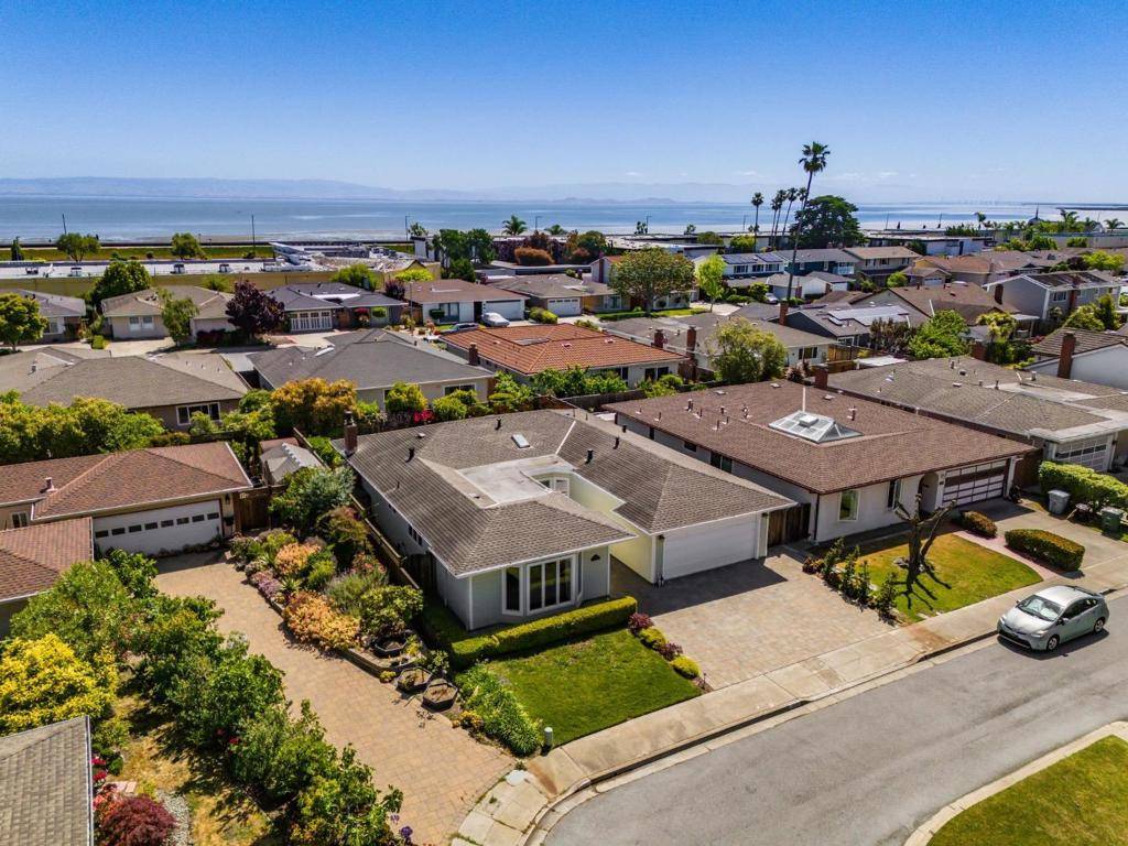 Foster City, CA 94404,372 Bluefish CT