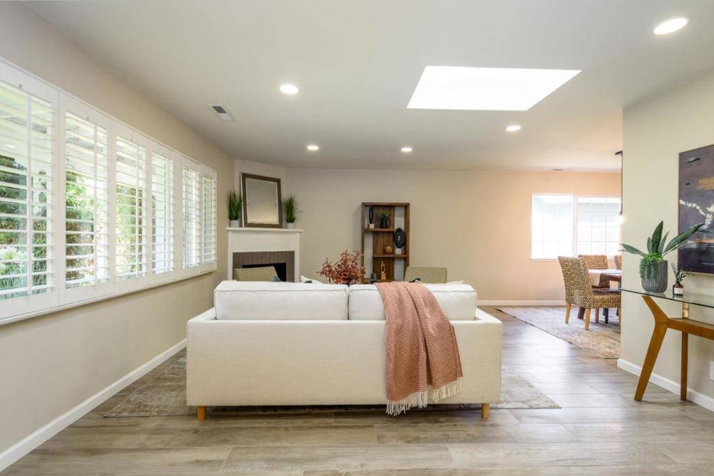 Menlo Park, CA 94025,2023 Valparaiso AVE