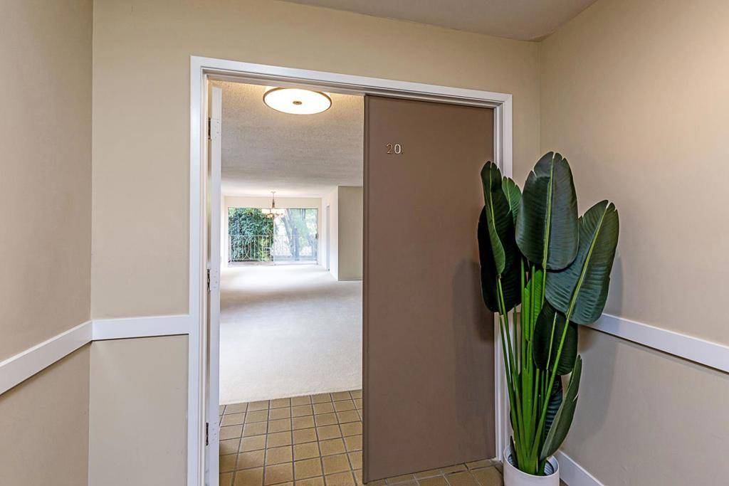 Burlingame, CA 94010,1121 Douglas AVE #201
