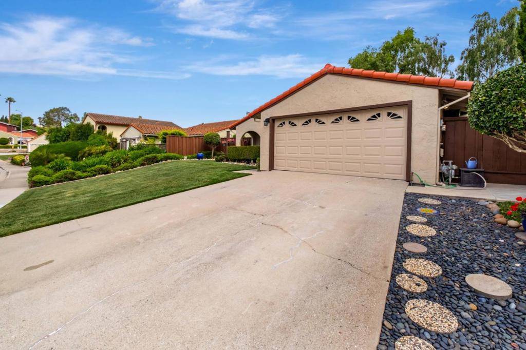 Watsonville, CA 95076,19 Magnolia CT