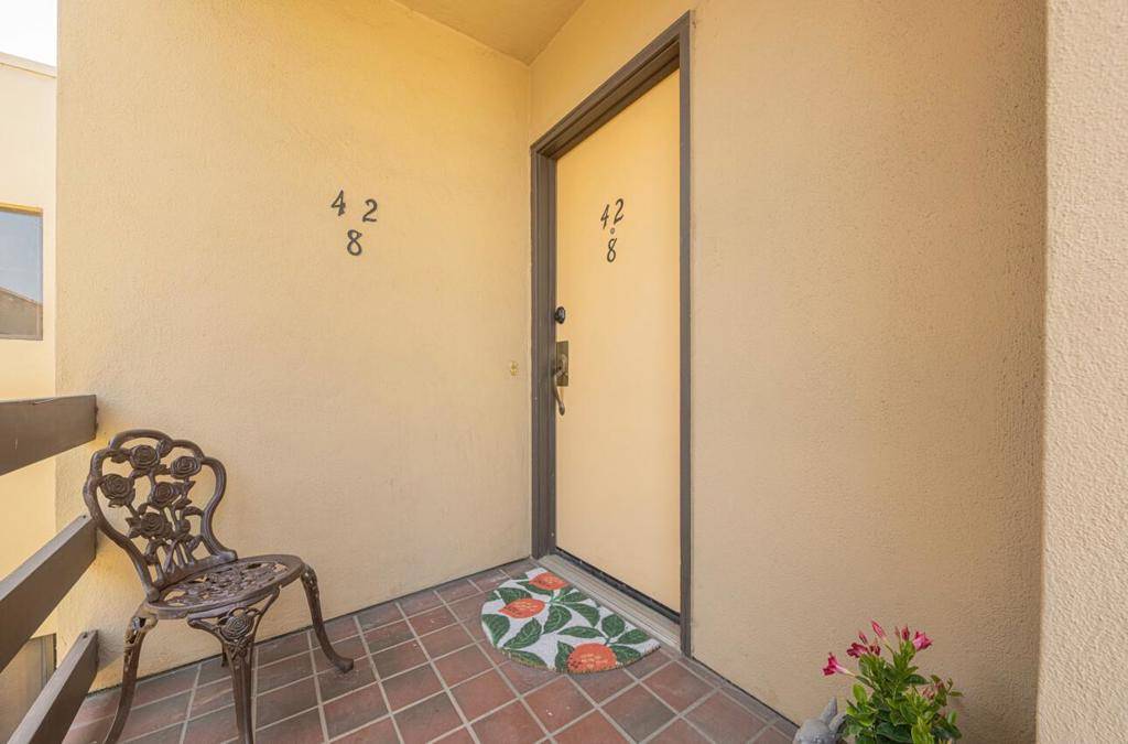 Salinas, CA 93901,42 W San Joaquin ST #8