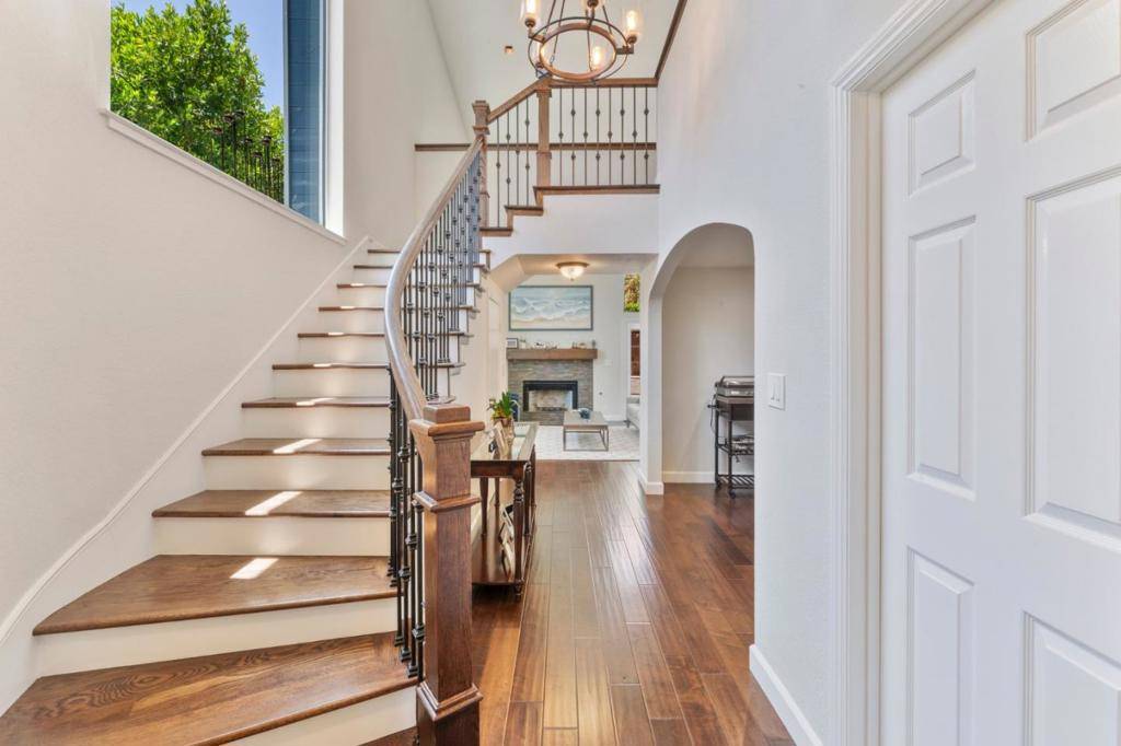 Morgan Hill, CA 95037,960 Oak Park DR