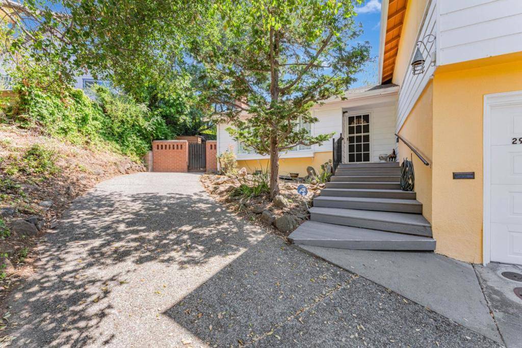 Hayward, CA 94541,2907 Winchester DR
