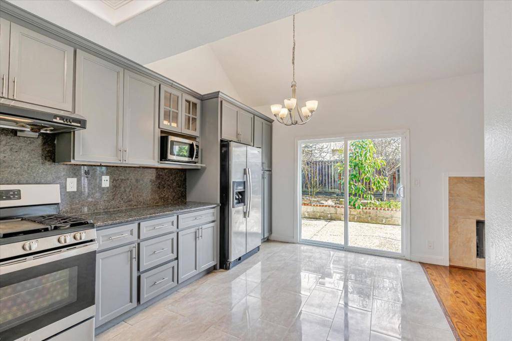 San Leandro, CA 94577,683 Black Pine DR