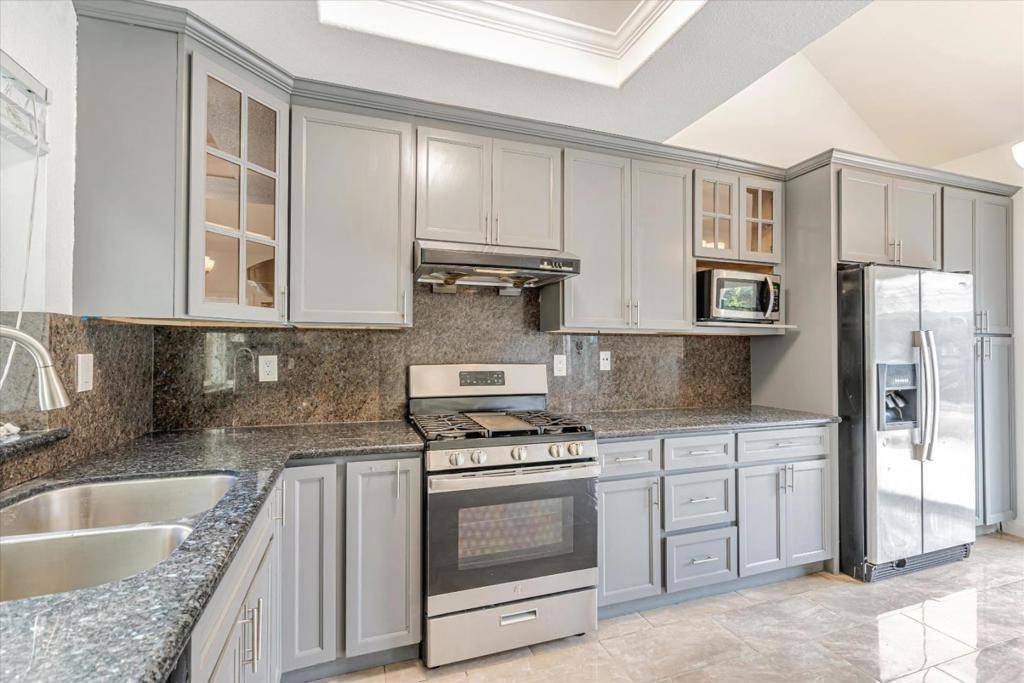 San Leandro, CA 94577,683 Black Pine DR