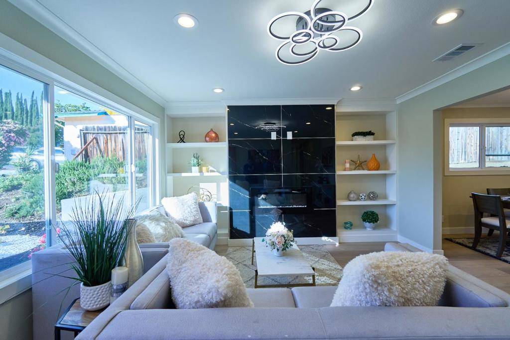 San Jose, CA 95121,2116 Provanmill WAY