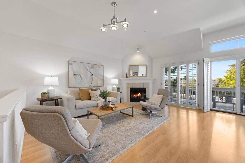 Foster City, CA 94404,1086 Tiller LN