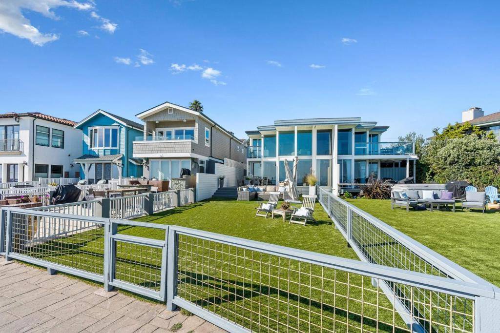 Santa Cruz, CA 95062,9 Rockview DR