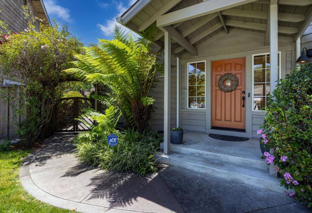Santa Cruz, CA 95060,123 Reed WAY
