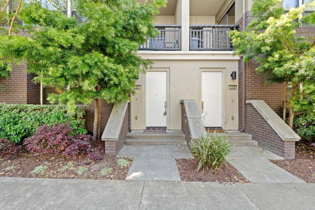 Oakland, CA 94608,1207 66th ST