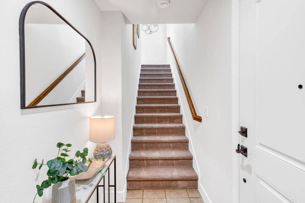 Sunnyvale, CA 94087,505 Holthouse TER