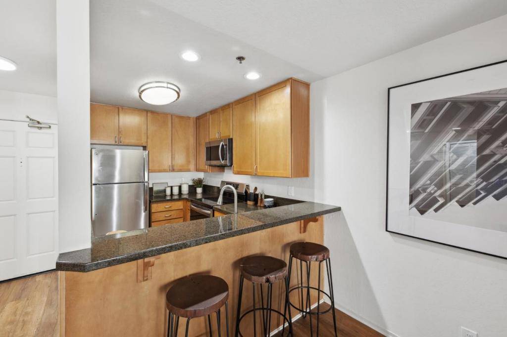 Millbrae, CA 94030,300 Murchison DR #123