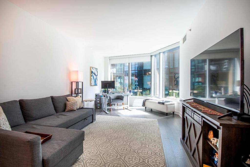 San Francisco, CA 94105,318 Main ST #5I