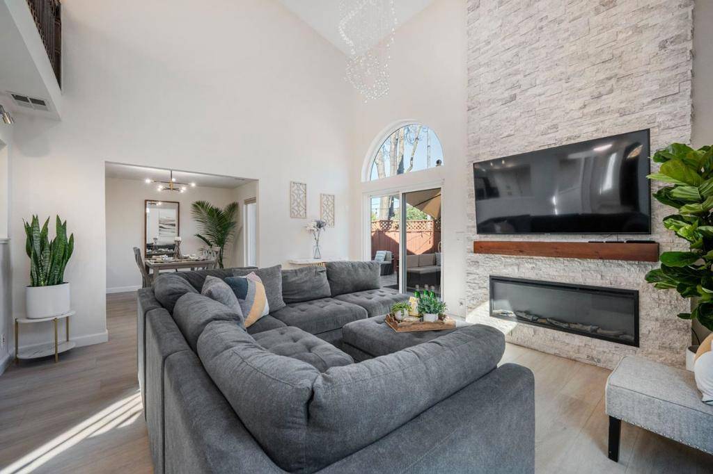 Morgan Hill, CA 95037,945 Oak Park DR