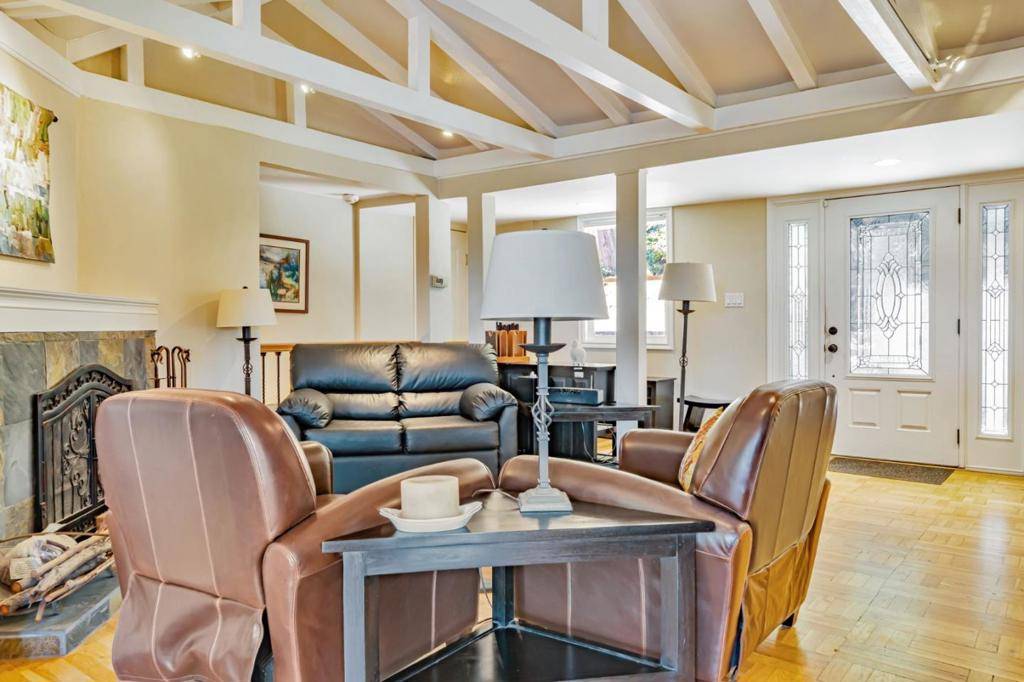 Redwood City, CA 94062,514 Live Oak LN