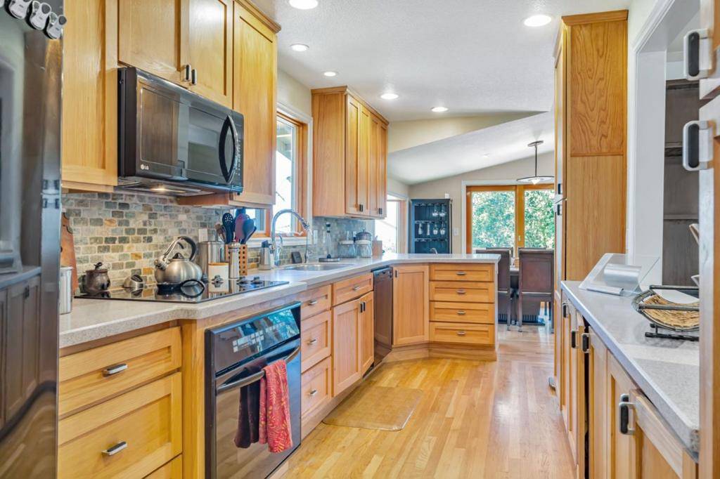 Redwood City, CA 94062,514 Live Oak LN
