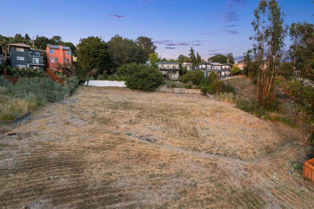Oakland, CA 94605,2900 Parker AVE