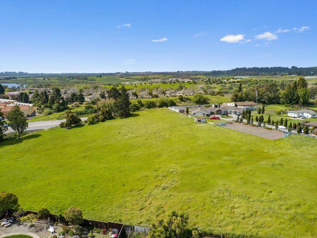 Watsonville, CA 95076,40 Eileen ST