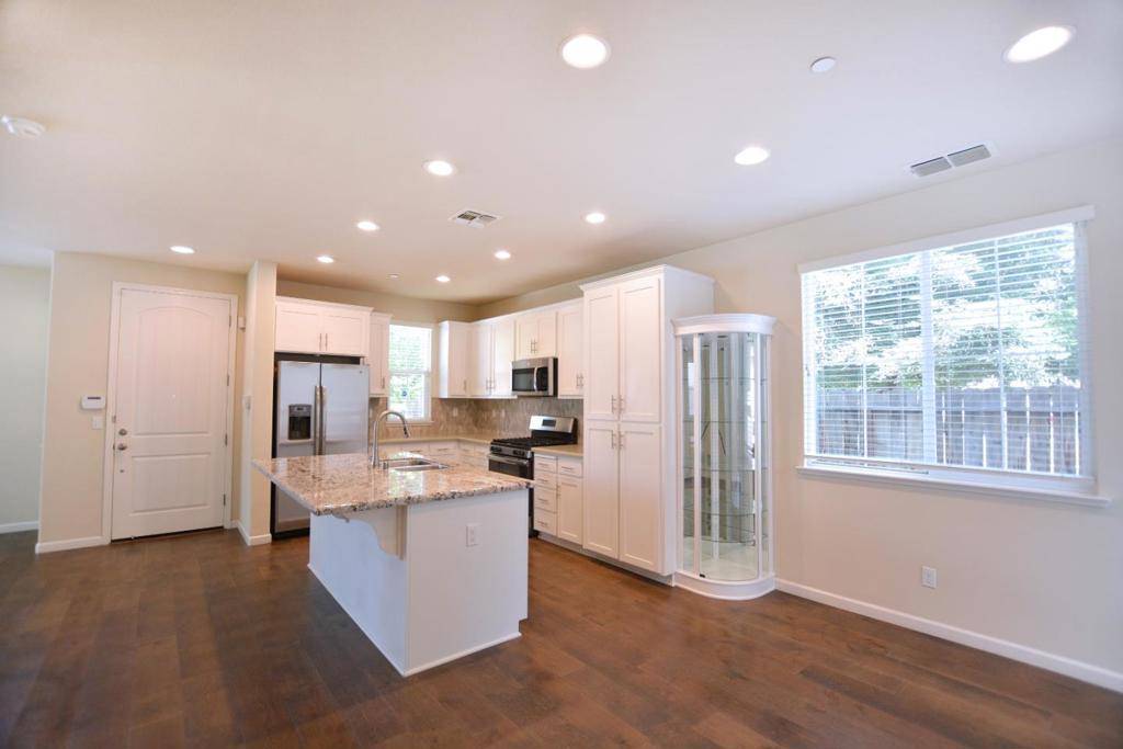 Modesto, CA 95355,3936 Purple Finch LN