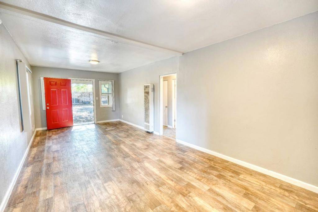 East Palo Alto, CA 94303,1871 Woodland AVE