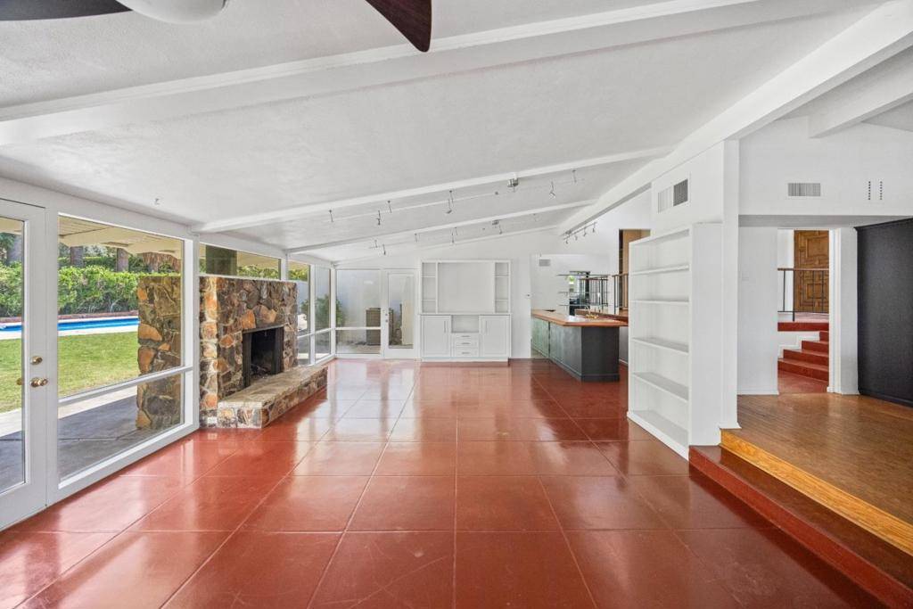 Palm Springs, CA 92264,255 W Camino Buena VIS