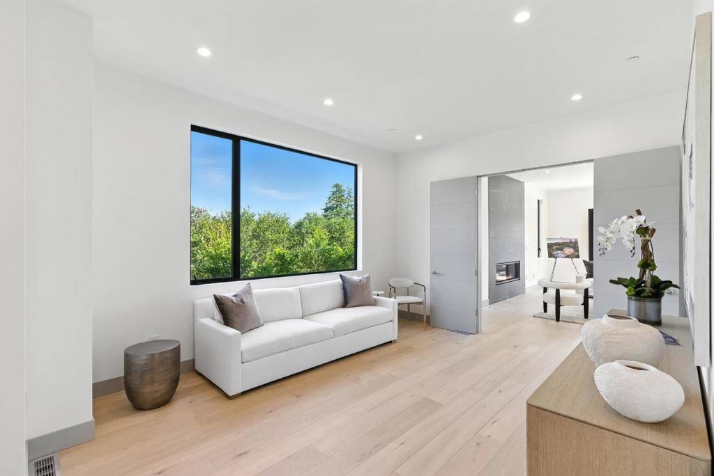 Los Altos, CA 94024,1127 Hillslope PL