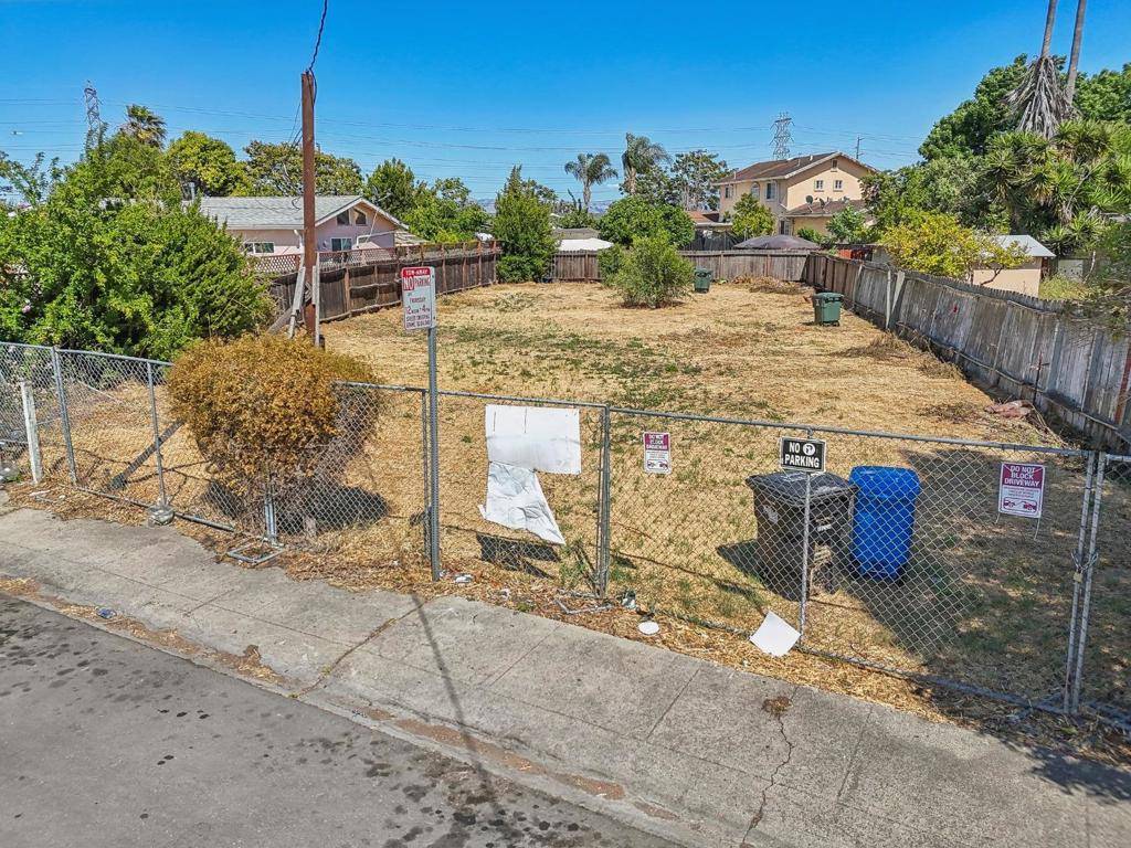 East Palo Alto, CA 94303,108 Lotus WAY
