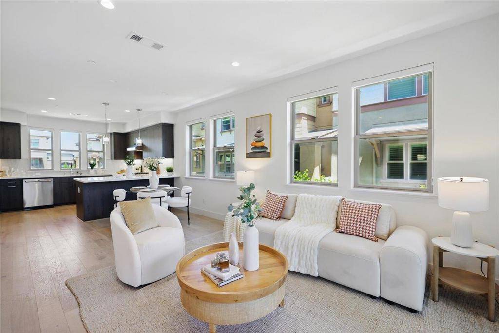 Mountain View, CA 94043,332 Marquetta CIR