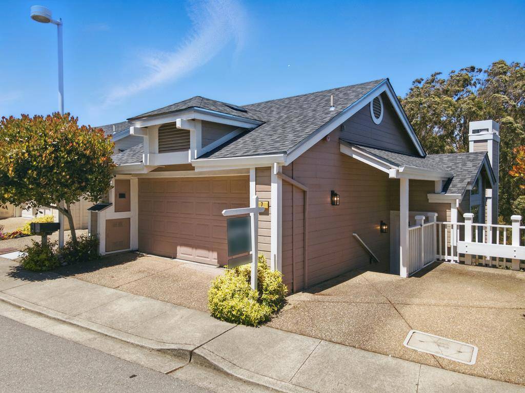 South San Francisco, CA 94080,7 Moonlight CT