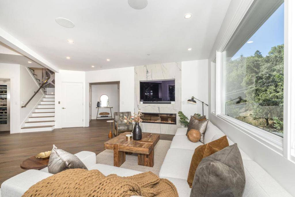 Portola Valley, CA 94028,141 Lake RD