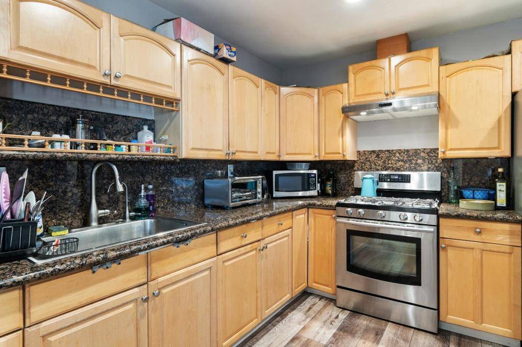 East Palo Alto, CA 94303,2547 Hazelwood WAY
