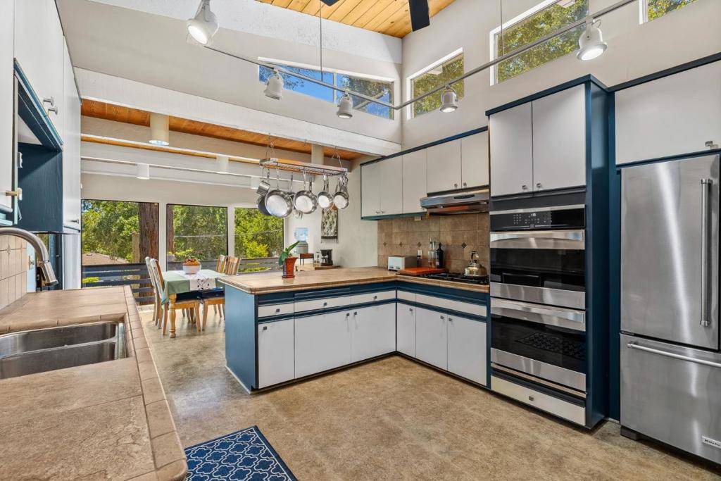 Santa Cruz, CA 95060,152 Montclair DR