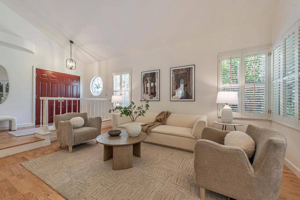 Cupertino, CA 95014,11902 Shasta Spring CT