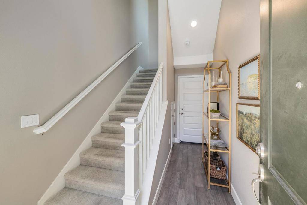 Redwood City, CA 94063,3 Lisbon LN