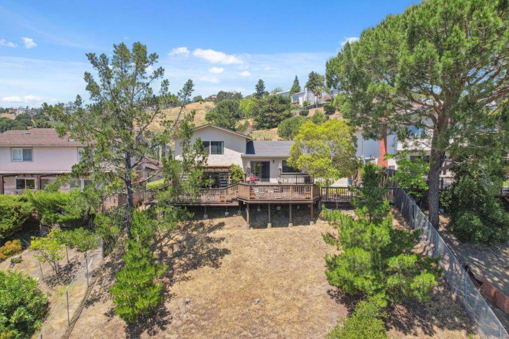 San Carlos, CA 94070,165 Leslie DR