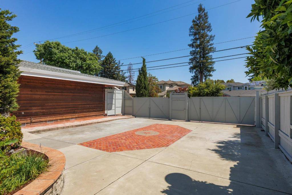 Palo Alto, CA 94303,3160 Louis RD